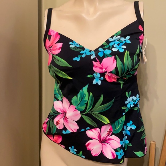 Caribbean Joe Other - NWT CARRIBBEAN JOE TANKINI TOP SIZE S 🛍